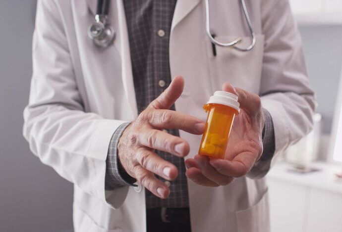 the doctor recommends pills for prostatitis